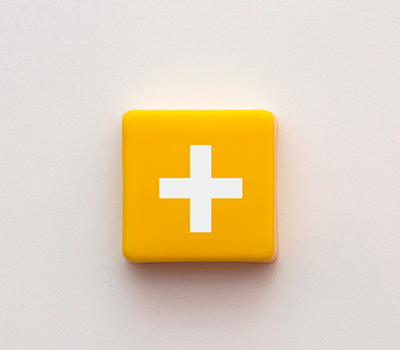 Photo d'un group bouton "plus" jaune