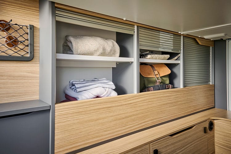 Rangements de la soute du fourgon aménagé Bavaria K633M