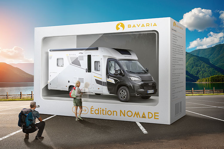 Visuel d'une box géante avec un camping-car de l'édition Nomade de chez Bavaria sur un parking