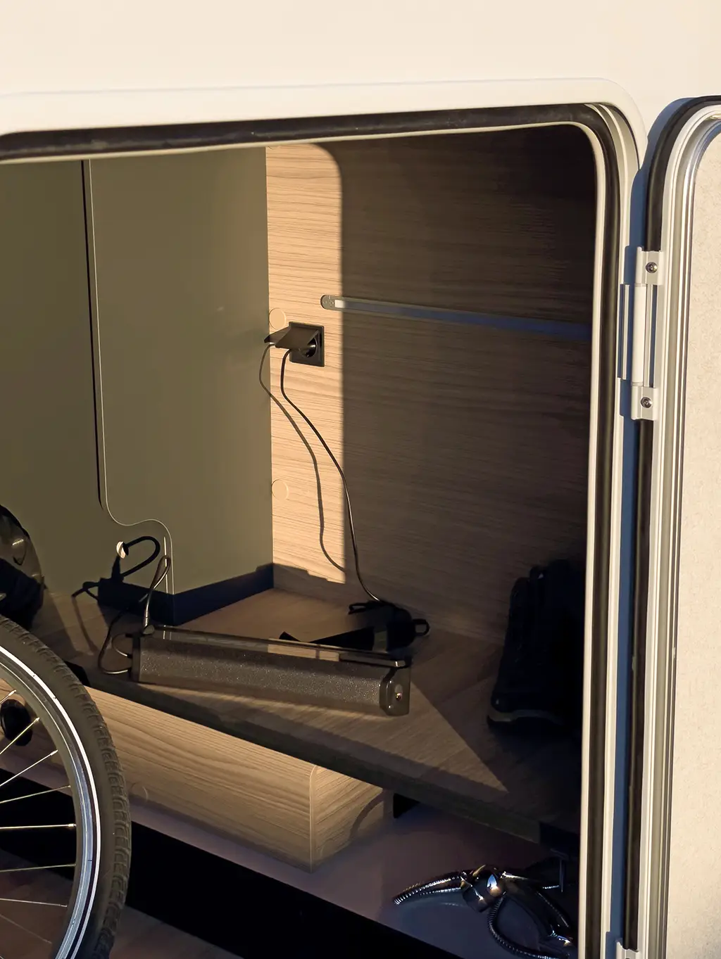 Charge dans la soute d'un camping car bavaria